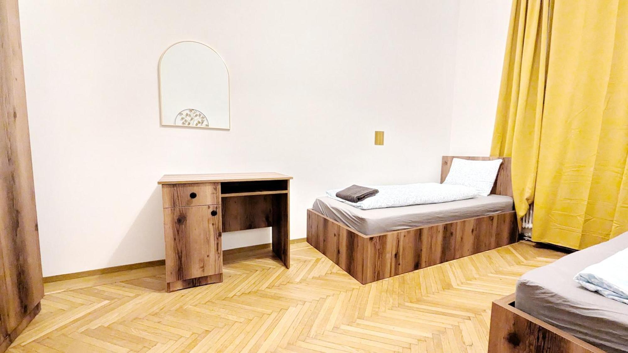 Spacious - 15 Min From Airport & Center, 5 Min From Main-bus Station Ez 1-9 Accommodatie bij particulieren Wenen