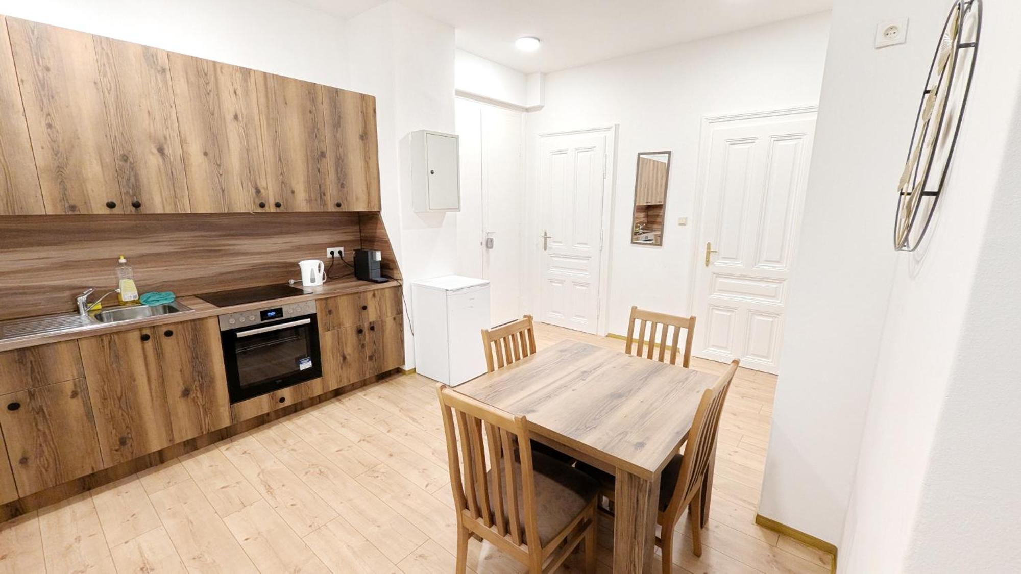 Spacious - 15 Min From Airport & Center, 5 Min From Main-bus Station Ez 1-9 * Wien