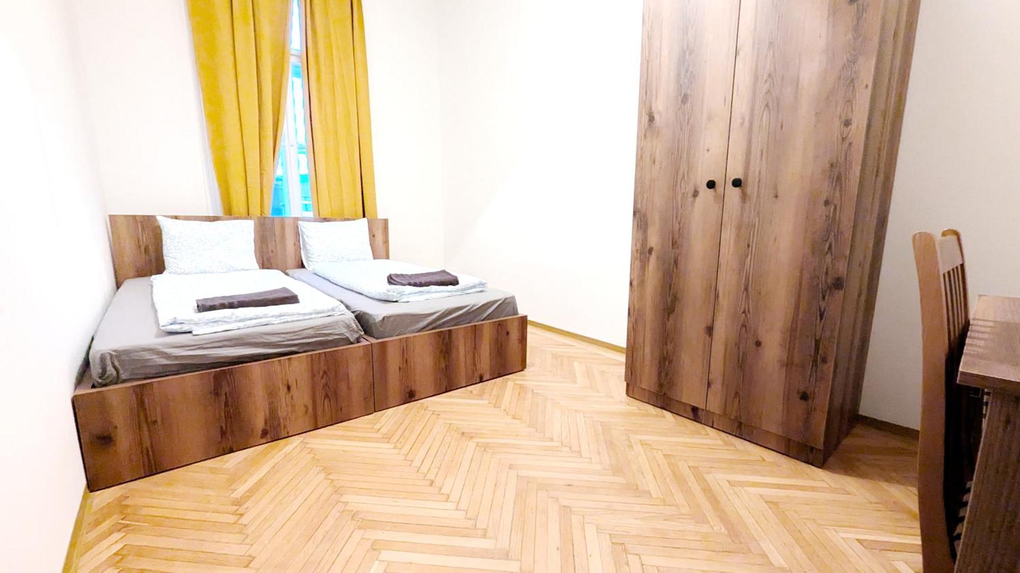 Spacious - 15 Min From Airport & Center, 5 Min From Main-bus Station Ez 1-9 Séjour chez l'habitant *